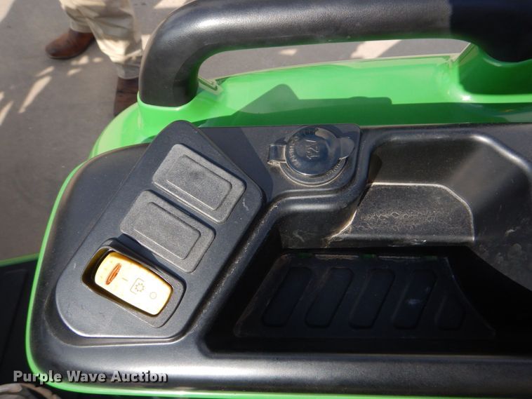 image for item DO1649 2022 John Deere 3025E  MFWD tractor