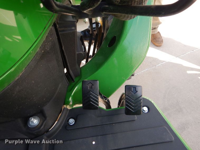 image for item DO1649 2022 John Deere 3025E  MFWD tractor