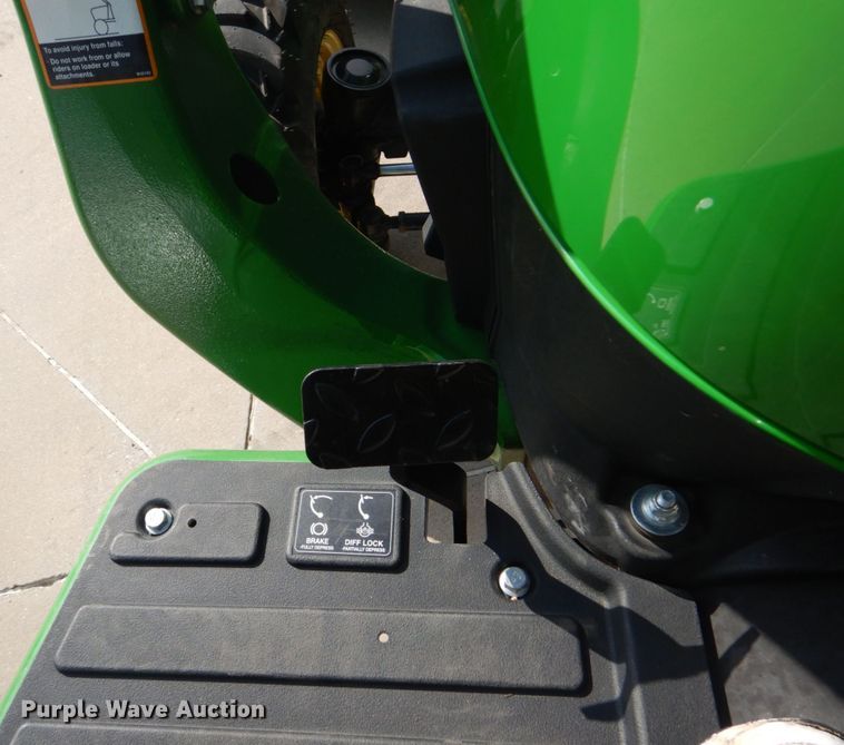 image for item DO1649 2022 John Deere 3025E  MFWD tractor