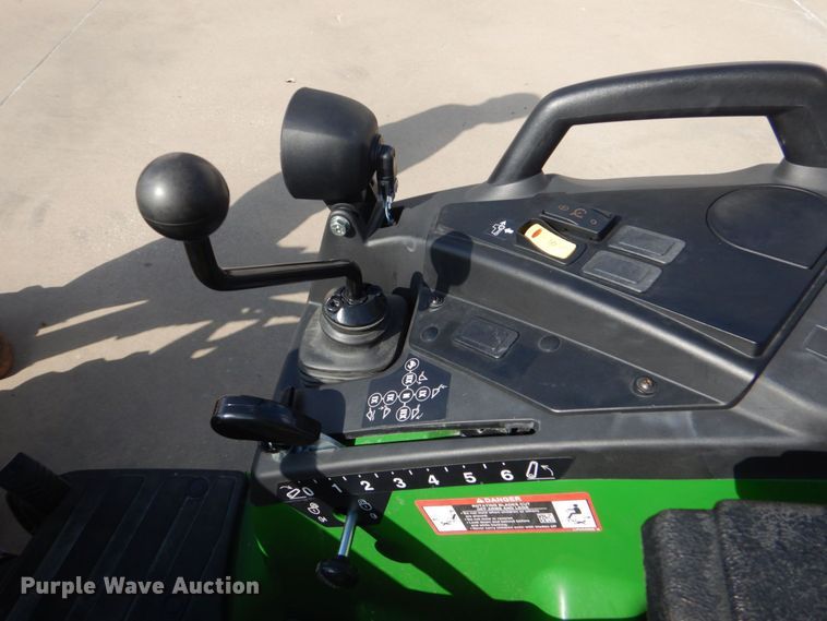 image for item DO1650 2022 John Deere 2038R  MFWD tractor