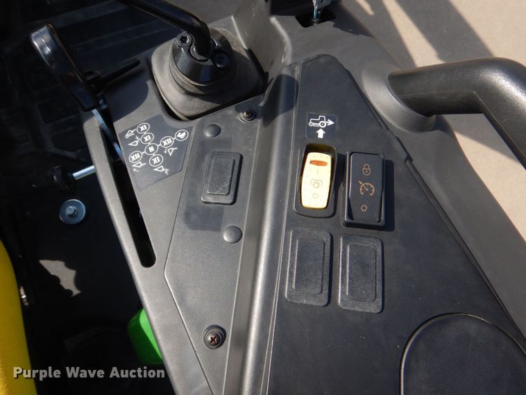 image for item DO1650 2022 John Deere 2038R  MFWD tractor