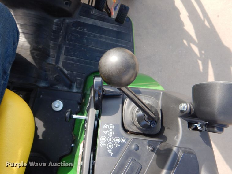 image for item DO1650 2022 John Deere 2038R  MFWD tractor