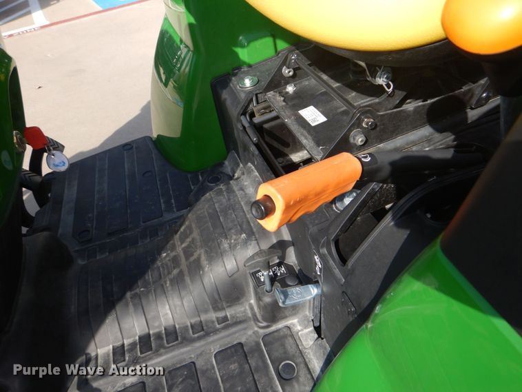 image for item DO1650 2022 John Deere 2038R  MFWD tractor