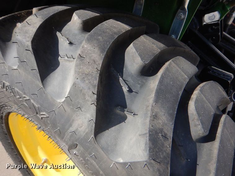 image for item DO1650 2022 John Deere 2038R  MFWD tractor