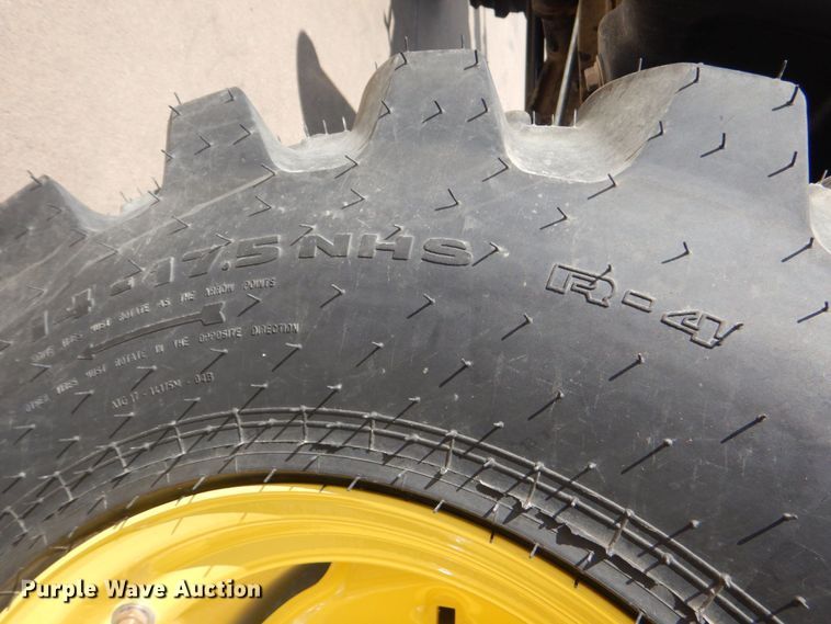 image for item DO1650 2022 John Deere 2038R  MFWD tractor