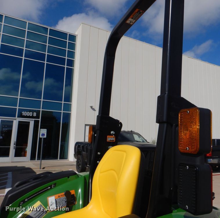 image for item DO1651 2021 John Deere 3043D  MFWD tractor