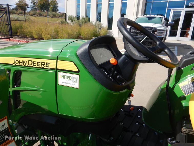 image for item DO1651 2021 John Deere 3043D  MFWD tractor