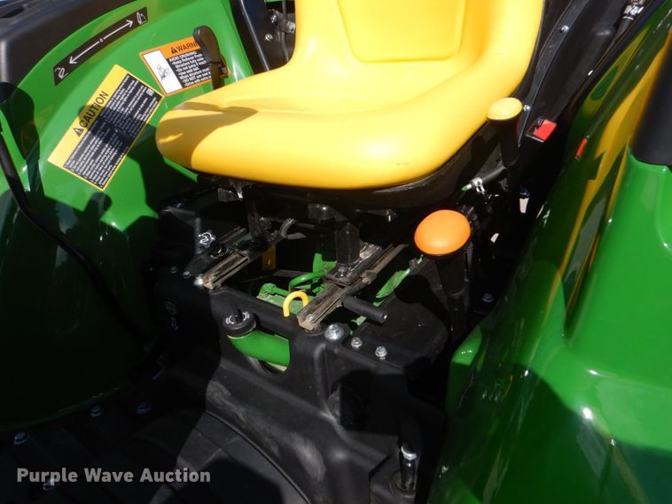 image for item DO1651 2021 John Deere 3043D  MFWD tractor