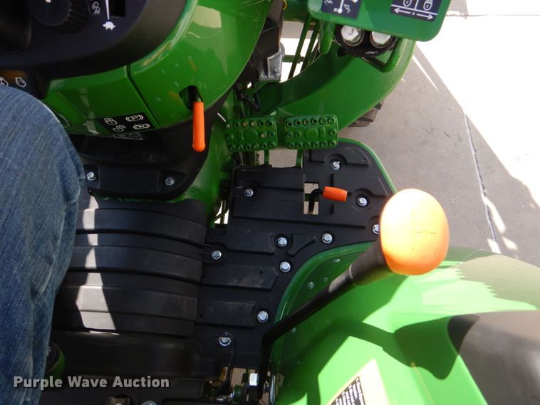 image for item DO1651 2021 John Deere 3043D  MFWD tractor