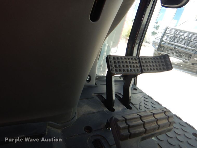 image for item DO1652 2022 Mahindra 1640 HST  MFWD tractor