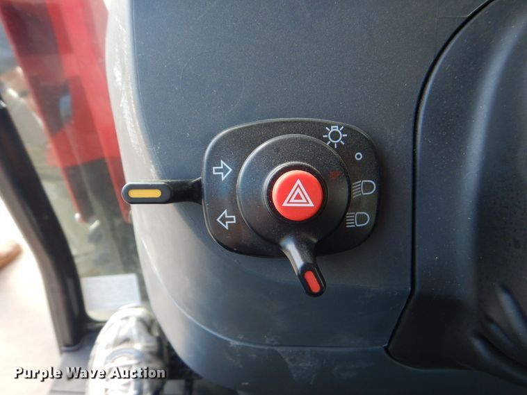 image for item DO1652 2022 Mahindra 1640 HST  MFWD tractor