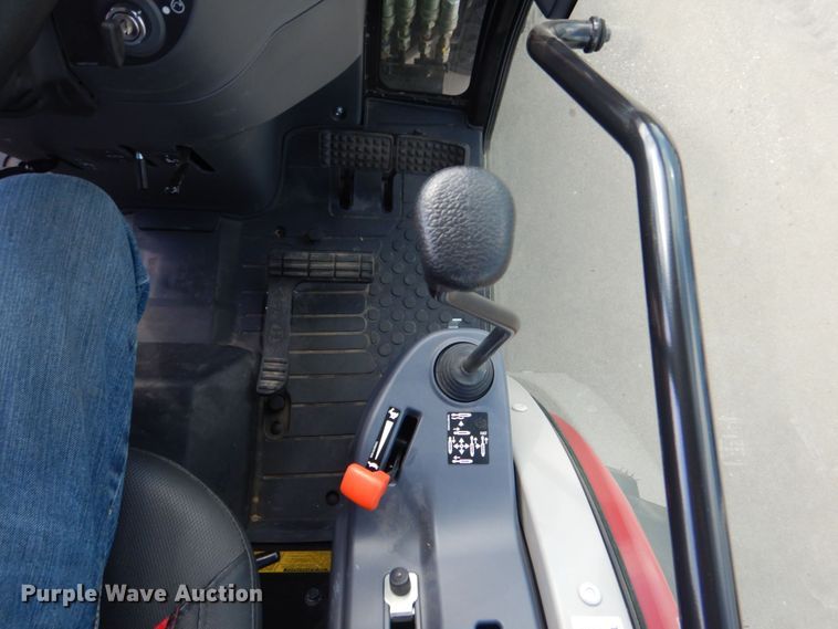 image for item DO1652 2022 Mahindra 1640 HST  MFWD tractor