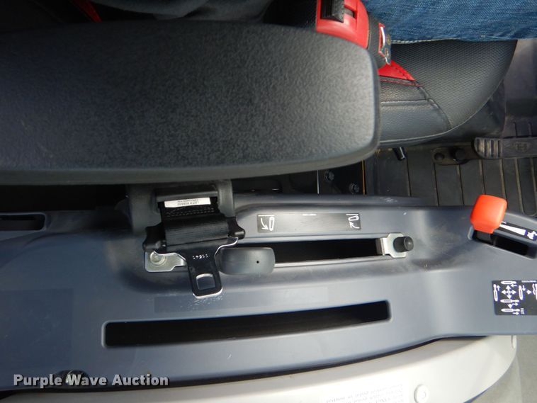 image for item DO1652 2022 Mahindra 1640 HST  MFWD tractor