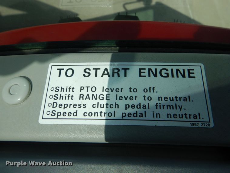 image for item DO1652 2022 Mahindra 1640 HST  MFWD tractor