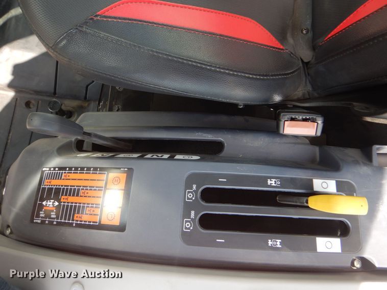 image for item DO1652 2022 Mahindra 1640 HST  MFWD tractor