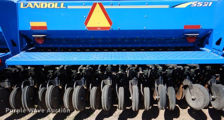 image for item DQ1872 2014 Landoll 5531  grain drill