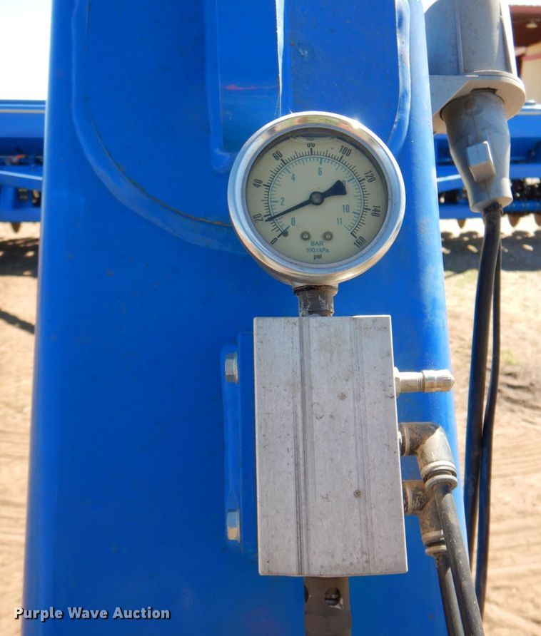 image for item DQ1872 2014 Landoll 5531  grain drill