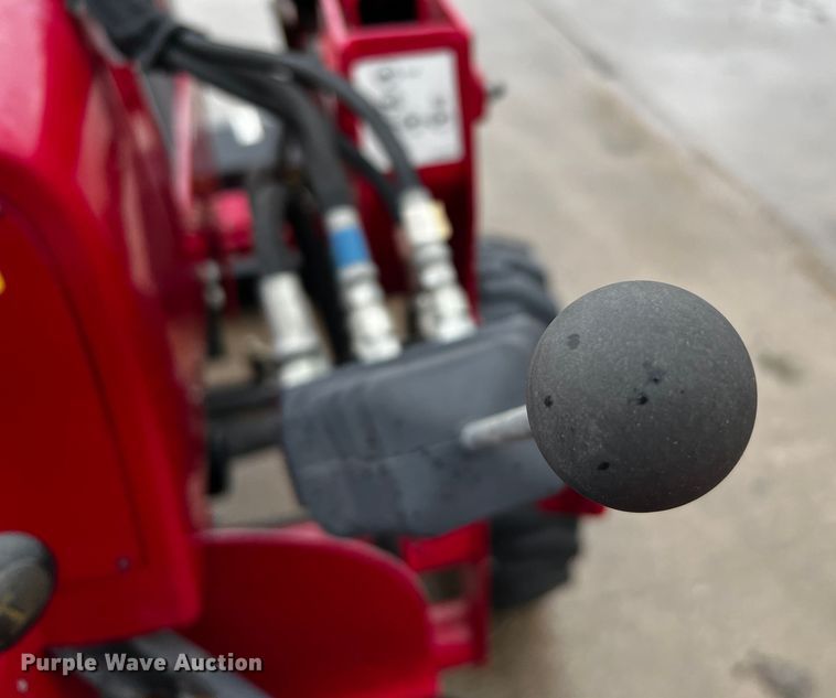 image for item DQ1888 2008 Mahindra 2525  MFWD tractor