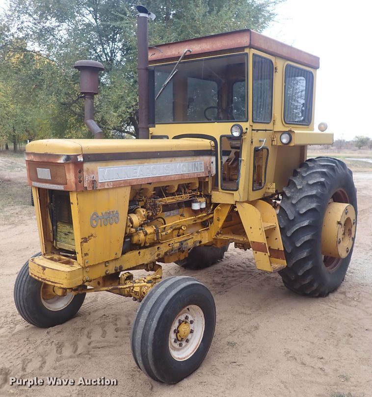 image for item DQ3091 1969 Minneapolis Moline G1000 Vista  tractor