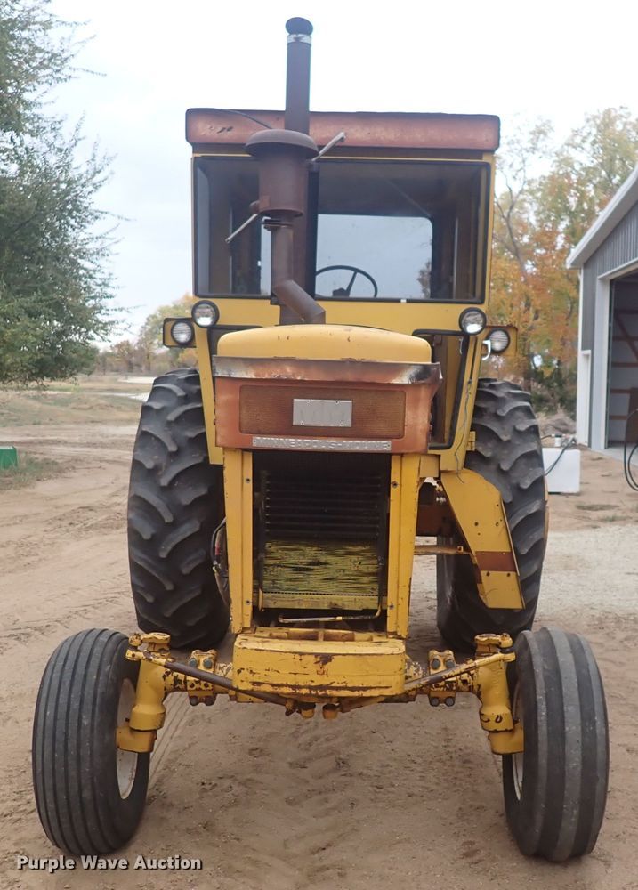 image for item DQ3091 1969 Minneapolis Moline G1000 Vista  tractor