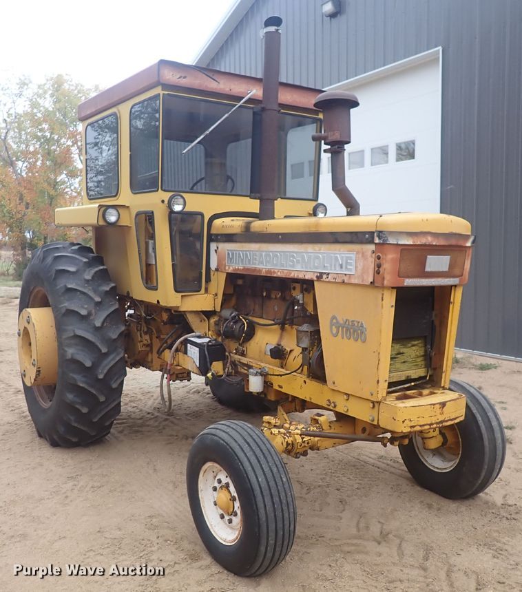 image for item DQ3091 1969 Minneapolis Moline G1000 Vista  tractor