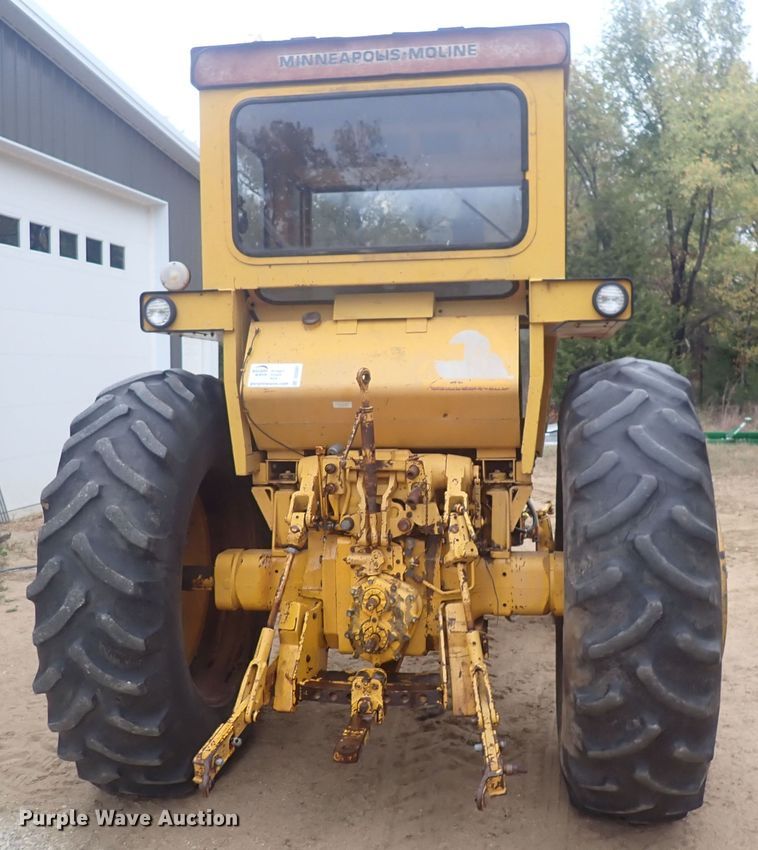 image for item DQ3091 1969 Minneapolis Moline G1000 Vista  tractor