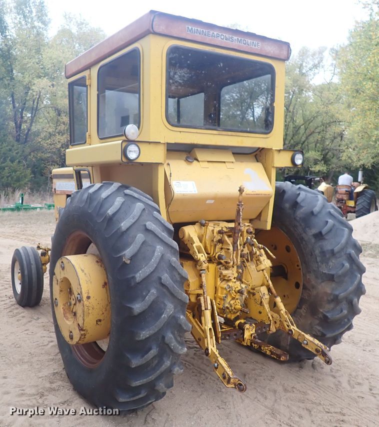 image for item DQ3091 1969 Minneapolis Moline G1000 Vista  tractor
