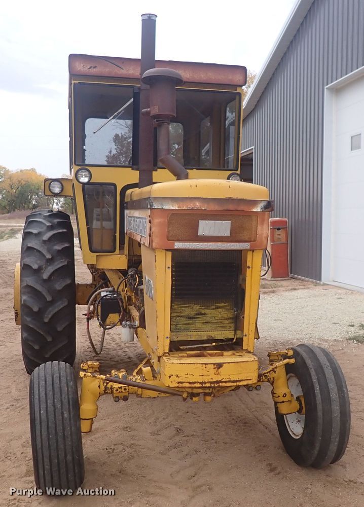 image for item DQ3091 1969 Minneapolis Moline G1000 Vista  tractor