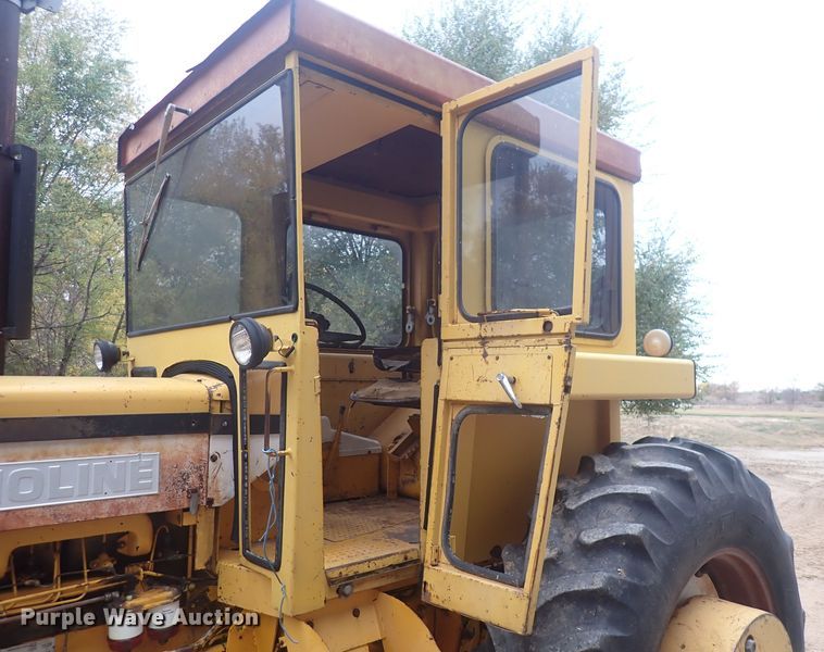 image for item DQ3091 1969 Minneapolis Moline G1000 Vista  tractor