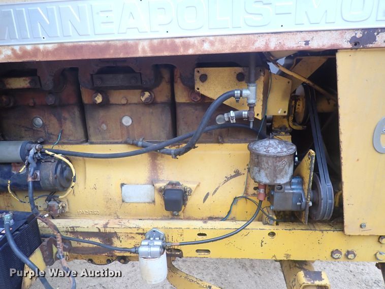 image for item DQ3091 1969 Minneapolis Moline G1000 Vista  tractor