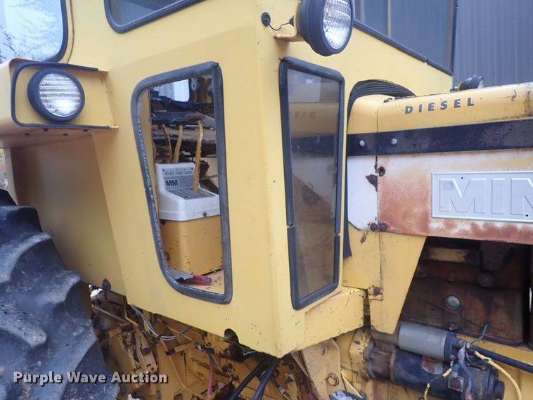 image for item DQ3091 1969 Minneapolis Moline G1000 Vista  tractor