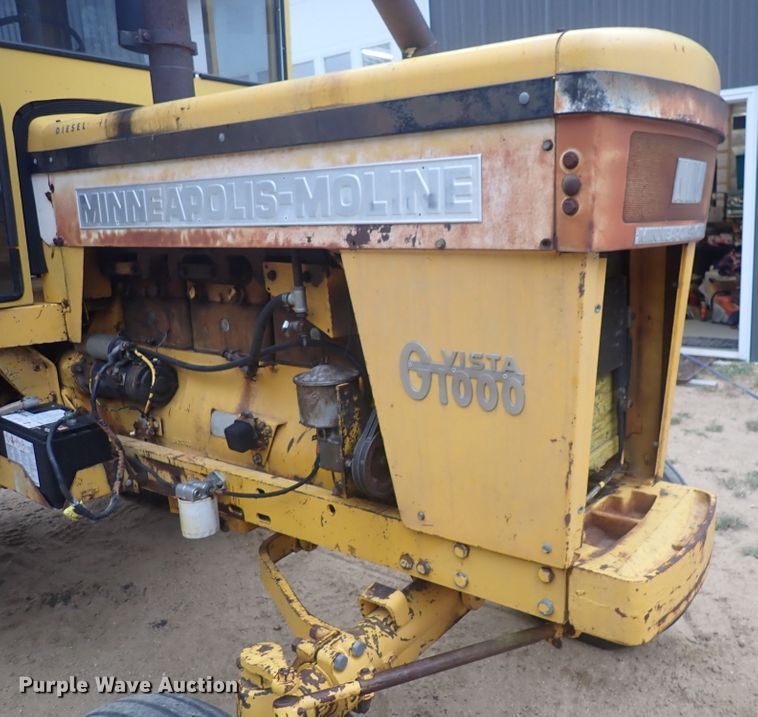 image for item DQ3091 1969 Minneapolis Moline G1000 Vista  tractor