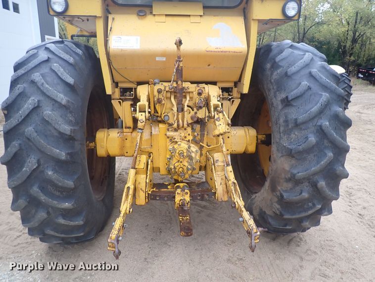 image for item DQ3091 1969 Minneapolis Moline G1000 Vista  tractor