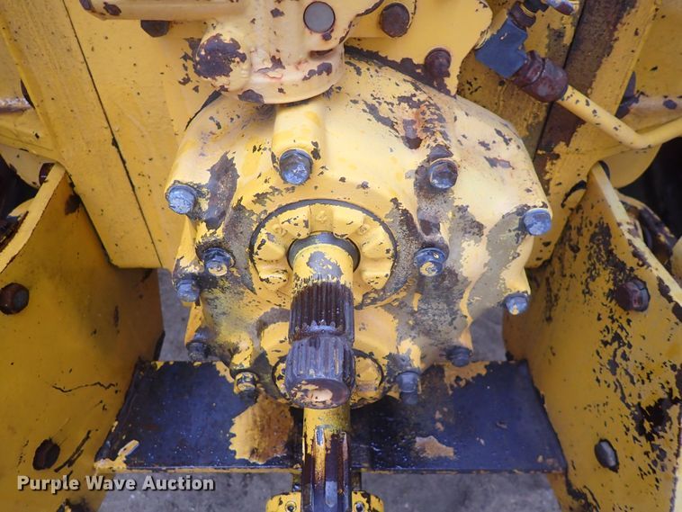 image for item DQ3091 1969 Minneapolis Moline G1000 Vista  tractor