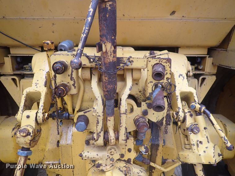 image for item DQ3091 1969 Minneapolis Moline G1000 Vista  tractor