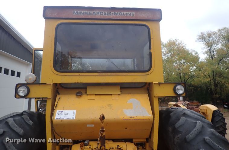 image for item DQ3091 1969 Minneapolis Moline G1000 Vista  tractor