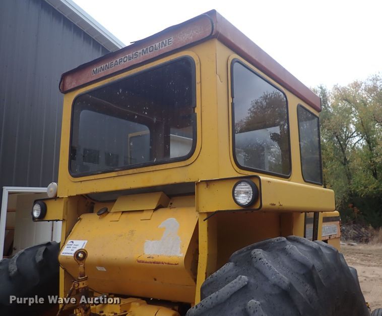 image for item DQ3091 1969 Minneapolis Moline G1000 Vista  tractor