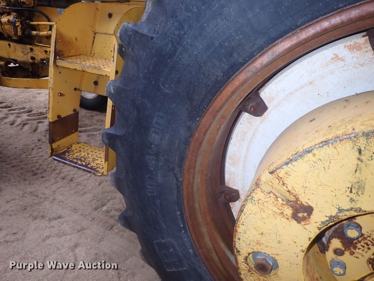 image for item DQ3091 1969 Minneapolis Moline G1000 Vista  tractor