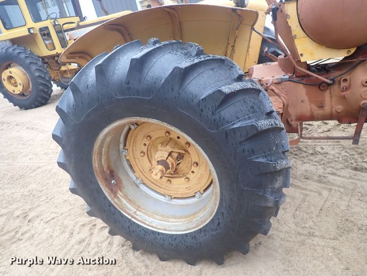 image for item DQ3100 1964 Minneapolis Moline M602  tractor