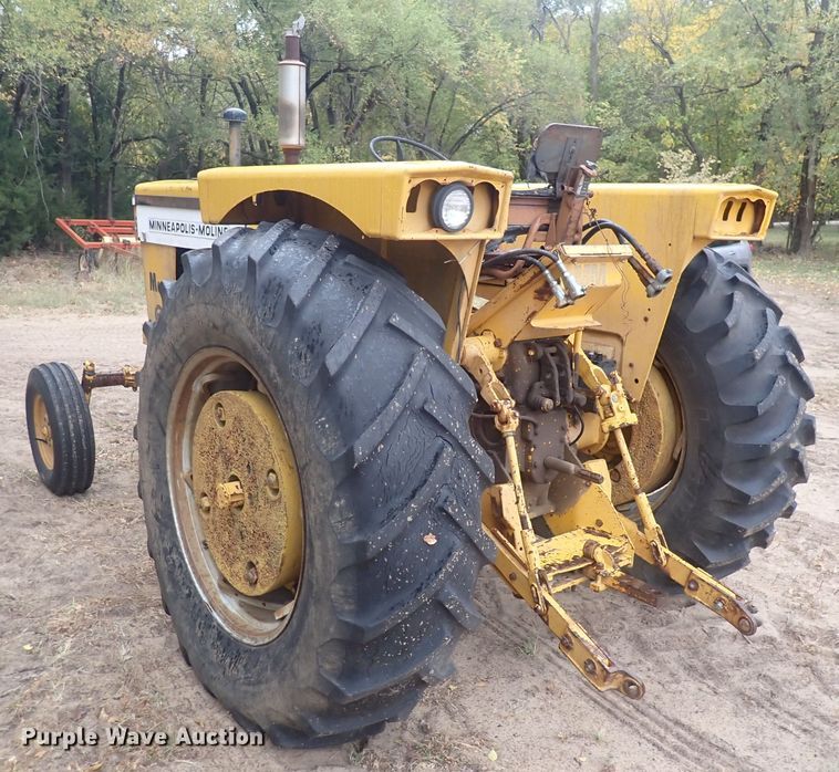 image for item DQ3101 Minneapolis Moline M670 Super  tractor