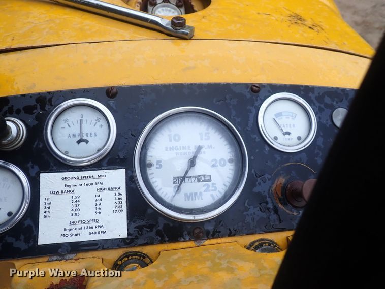 image for item DQ3101 Minneapolis Moline M670 Super  tractor