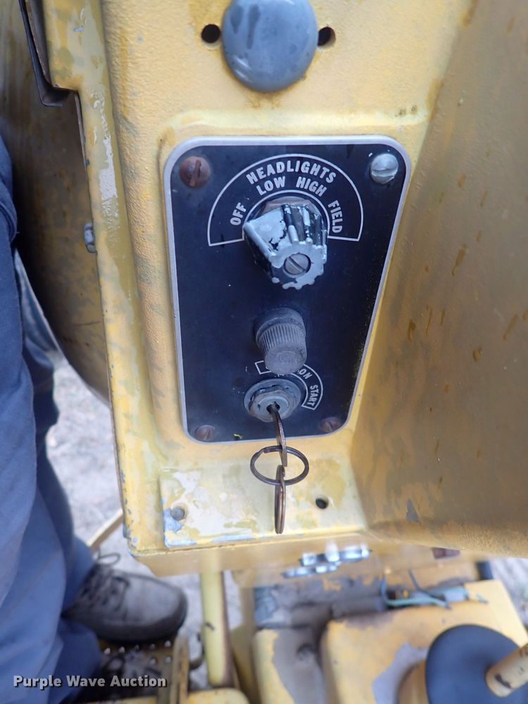 image for item DQ3101 Minneapolis Moline M670 Super  tractor