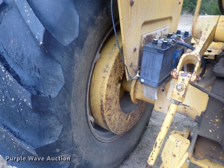 image for item DQ3101 Minneapolis Moline M670 Super  tractor