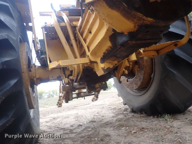 image for item DQ3101 Minneapolis Moline M670 Super  tractor