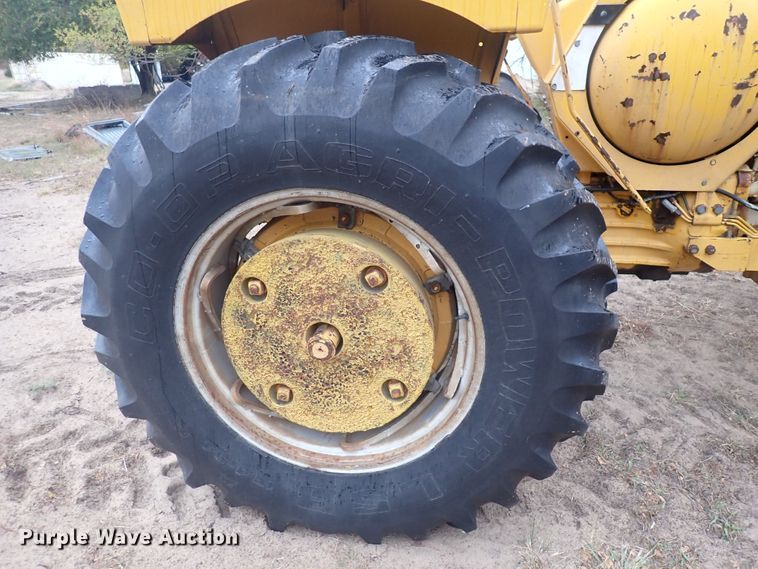 image for item DQ3101 Minneapolis Moline M670 Super  tractor