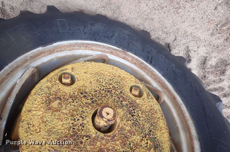 image for item DQ3101 Minneapolis Moline M670 Super  tractor