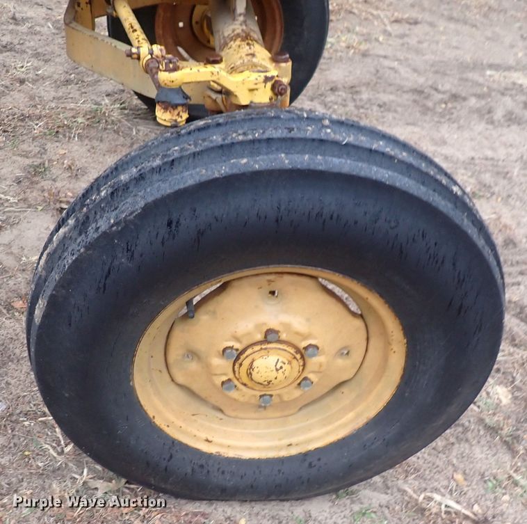 image for item DQ3101 Minneapolis Moline M670 Super  tractor