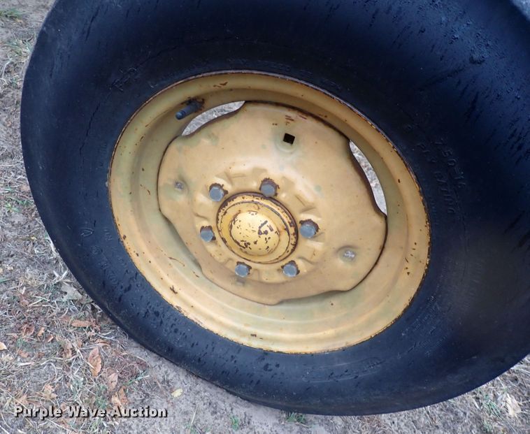 image for item DQ3101 Minneapolis Moline M670 Super  tractor