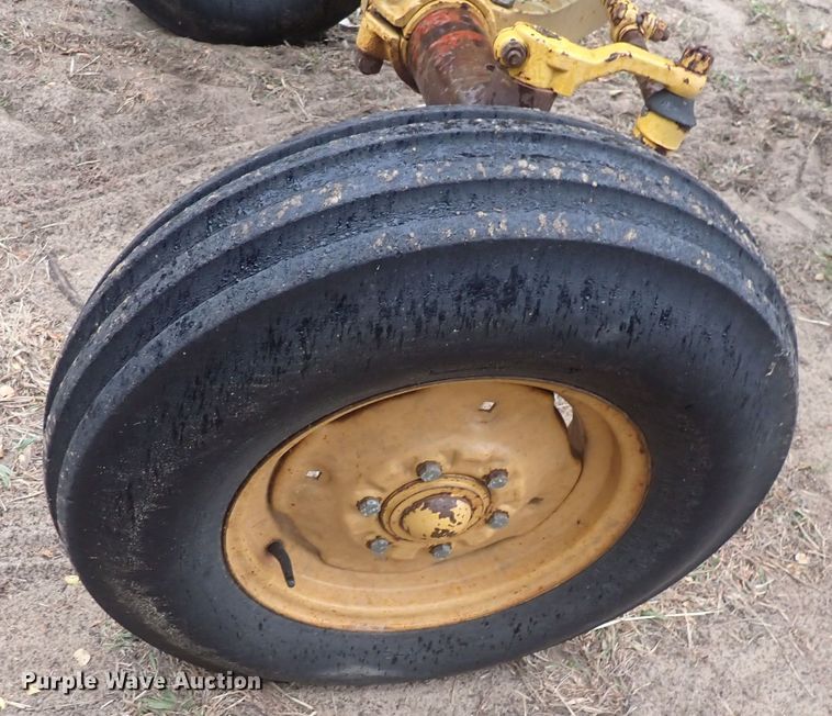 image for item DQ3101 Minneapolis Moline M670 Super  tractor