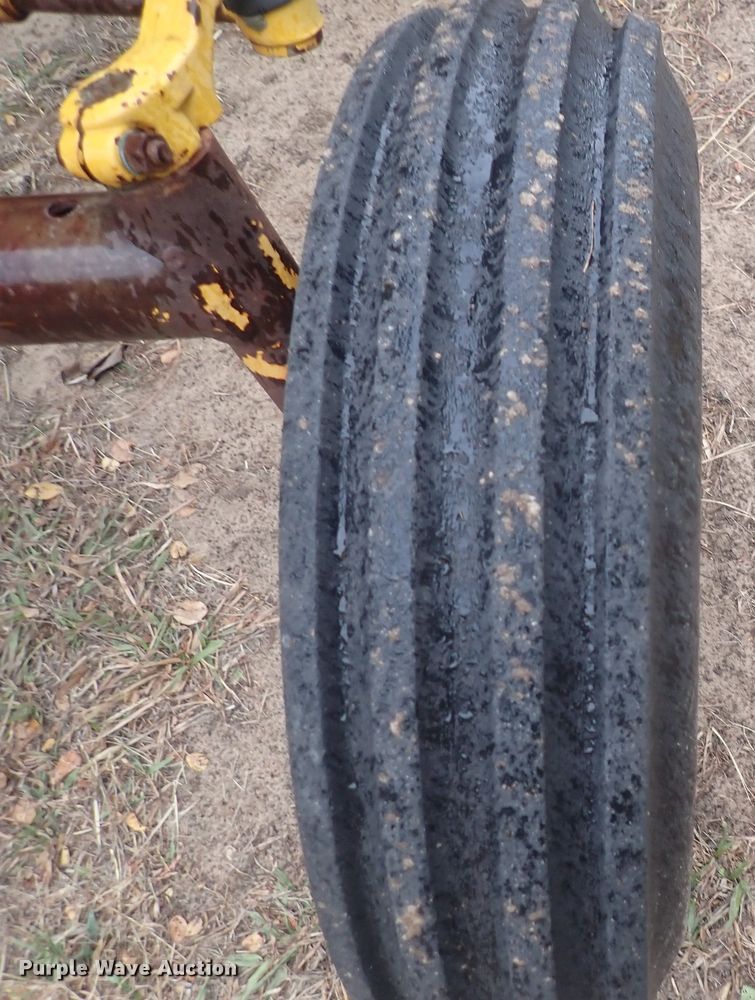 image for item DQ3101 Minneapolis Moline M670 Super  tractor